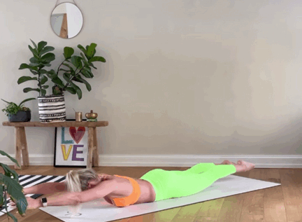 动作|练瑜伽,为何建议你一定要加强上背力量的练习?