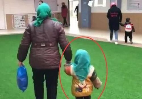 育儿|“奶奶式”冷无法躲避,超强防护装,亲妈来了也无法认出