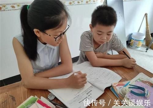 母亲|宝宝奖状拿到手软,母亲却笑不出来,网友:这能笑得出来?