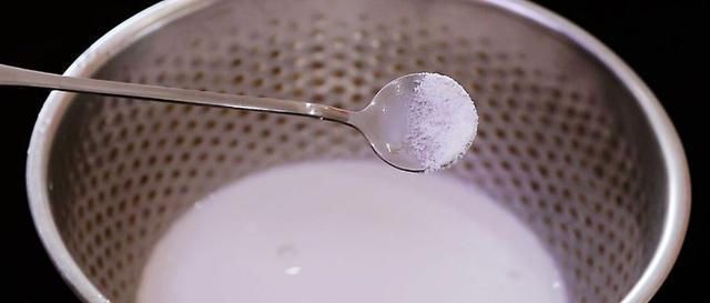 比例|做凉皮太复杂了,教你一种懒人做法,掌握淀粉水的比例很重重要