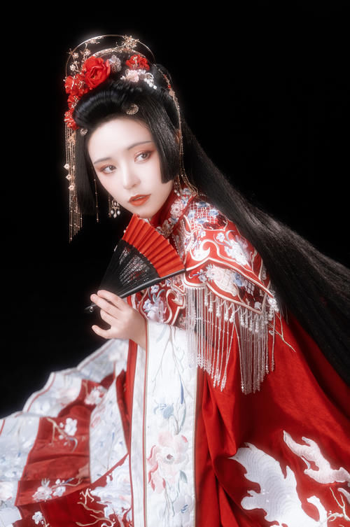 当日本“公主切”遇上中国婚服，本以为会违和，没想到这么好看