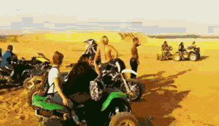 |搞笑GIF:最后一下的后坐力太大了,所以我下来了!