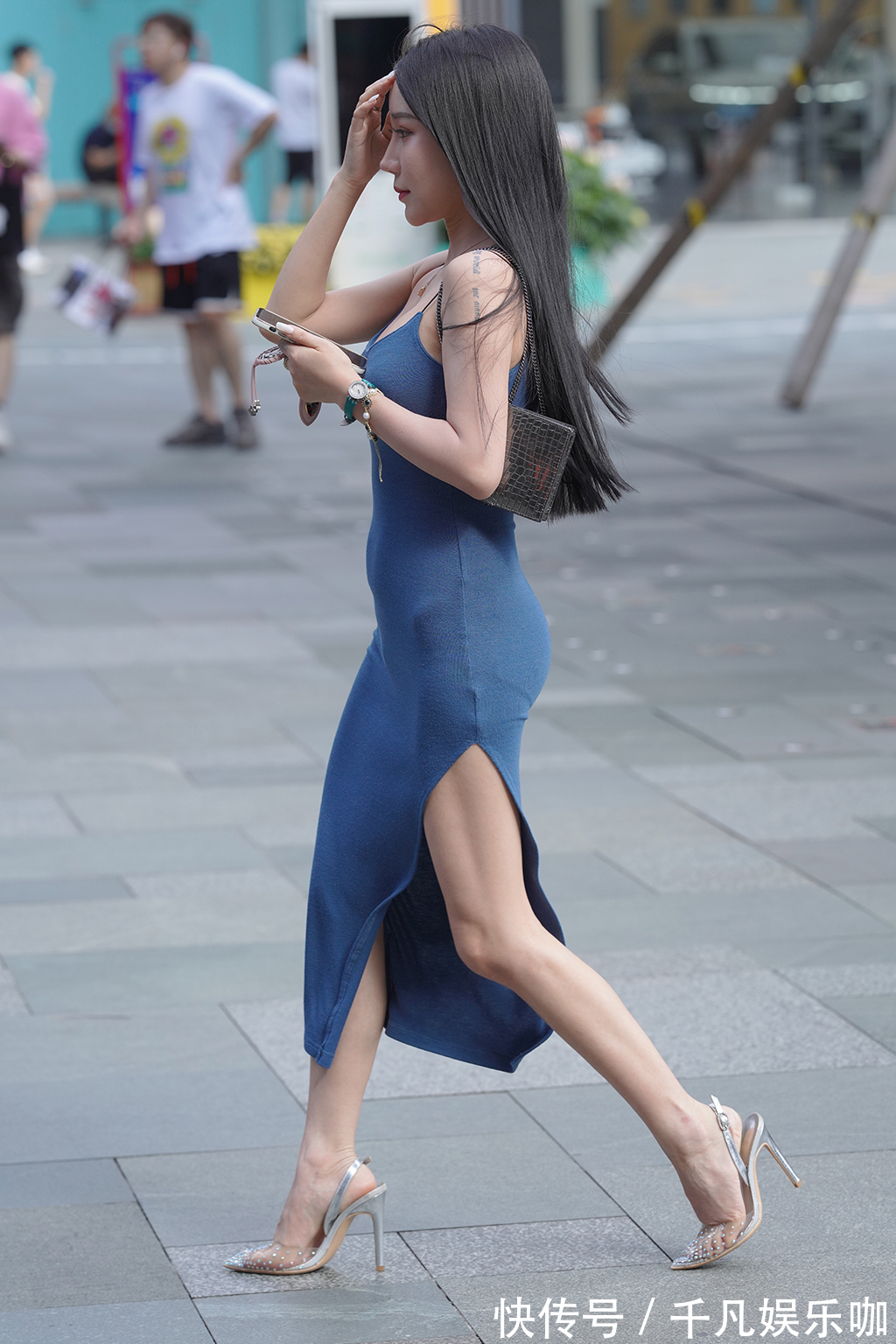 裙装 夏季清凉的吊带裙,修身的版型高开叉的设计,穿着优雅又时尚