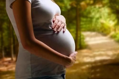 孕肚|怀孕后多久会“显怀”?显怀时间的早晚,和这些因素有关