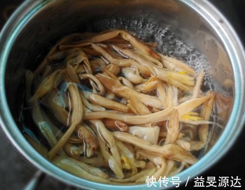 黄花菜|它是“失眠者的福音”,隔三差五吃一回,睡眠质量高,告别熊猫眼