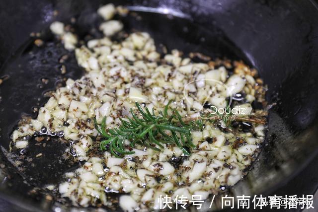 水煮|大虾最好吃的做法之一,不用水煮不用炸,加入此食材好吃到味蕾爆