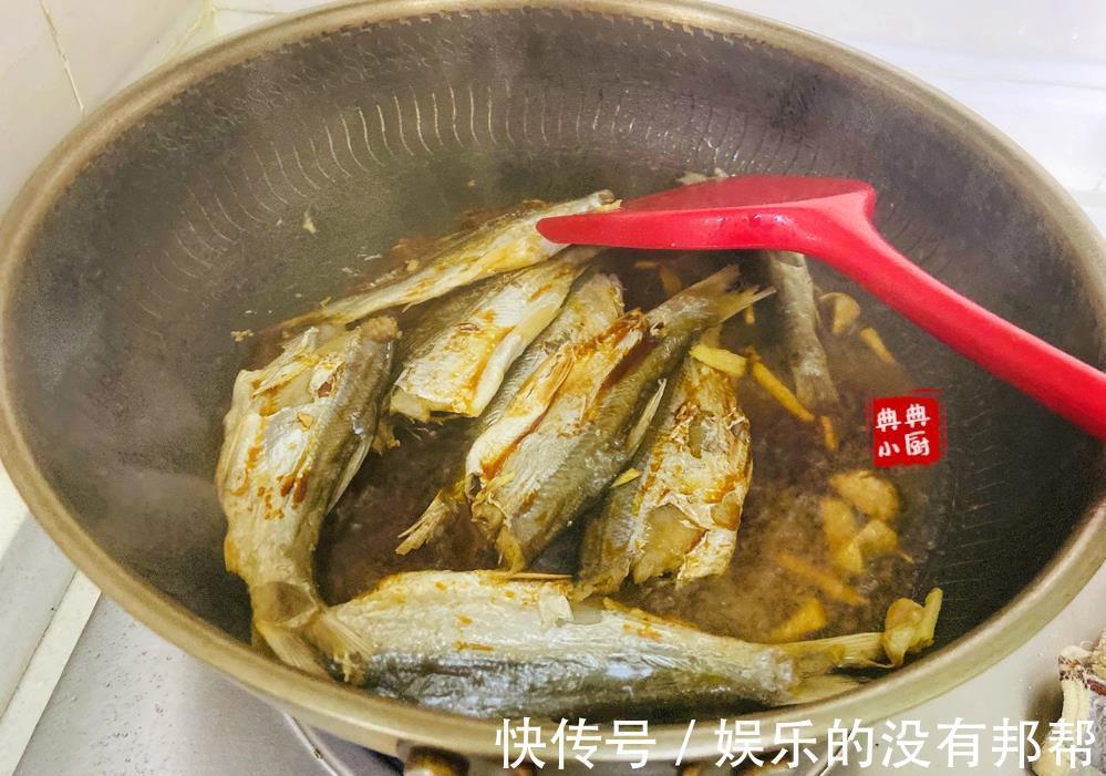 小鱼干|夏天的下饭神器，无敌下饭菜，咸香小鱼干