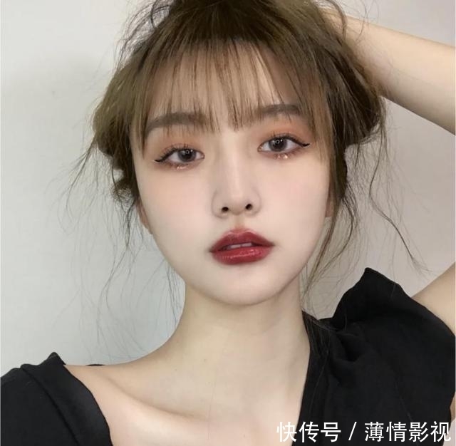 黄皮涂上会显白的口红:香奈儿高级, 雅诗兰黛春夏必备!