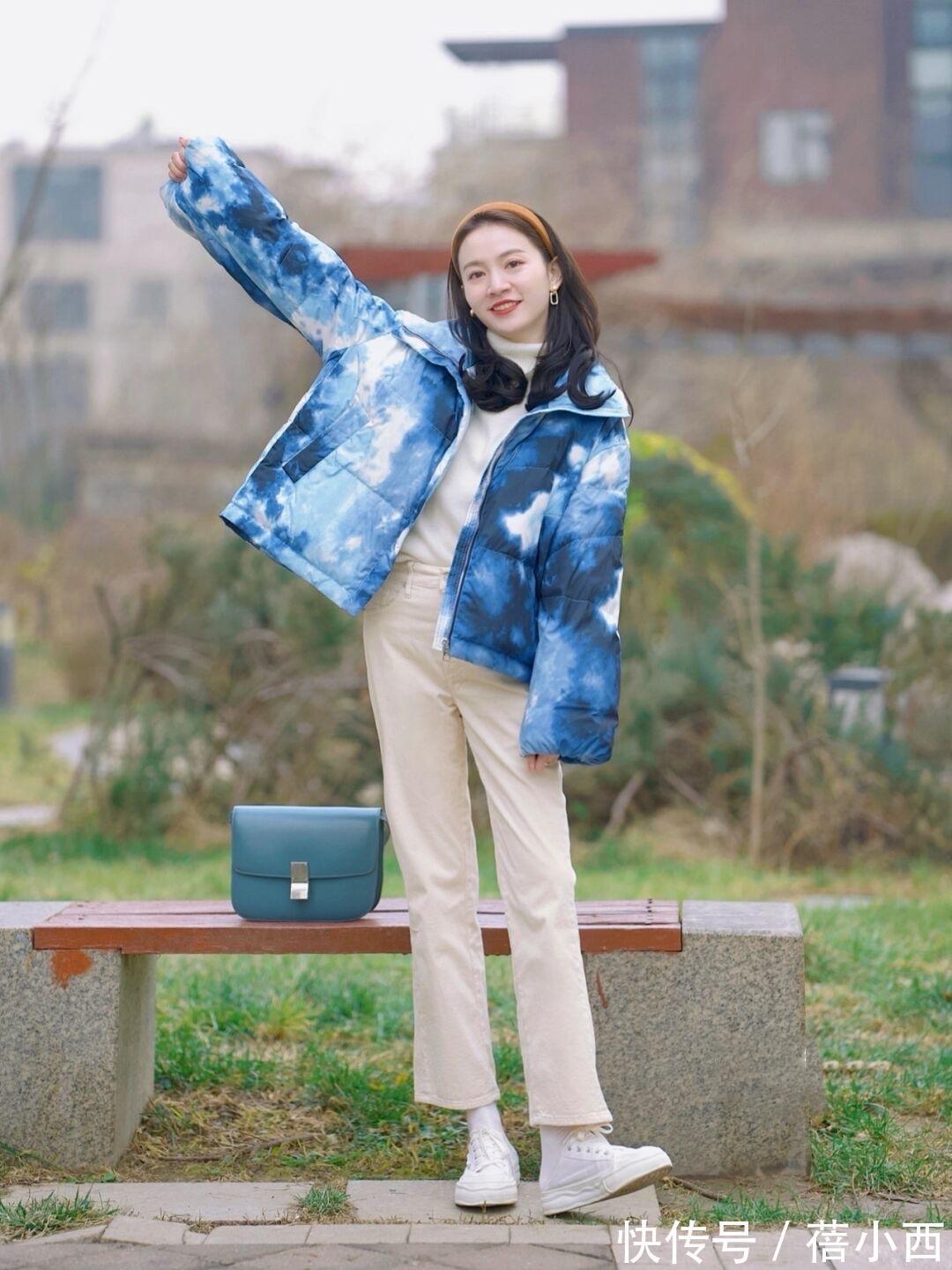 美眉|穿羽绒服下装搭什么才时髦?首选“小白裤”和“半身裙”,真好看