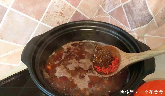 “四九”寒天,女人要常喝五紅湯,每天一碗,補氣補血,暖身暖胃