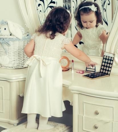 宝宝|一两岁的宝宝总喜欢“翻箱倒柜”,他们在找什么?3个原因要了解