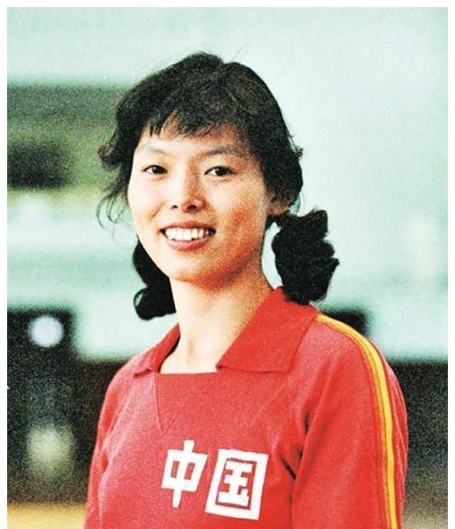 女排精神|2013年陈招娣因病离世,郎平追悼会上泣不成声:下辈子还一起打球
