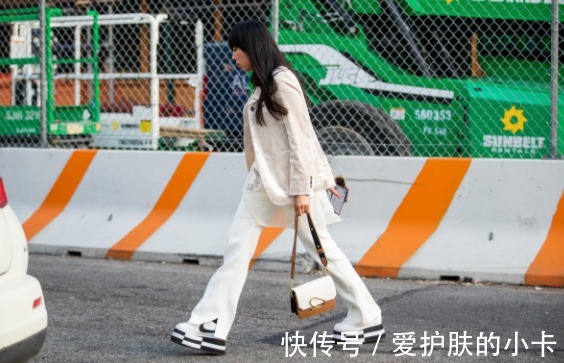 高度|阔腿裤不香了!今秋“奶奶裤”火了,搭配外套潮爆了!美出新高度