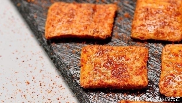 家长|吃一次等于吃一个塑料袋的食物,很多家长仍给娃吃,医生无知