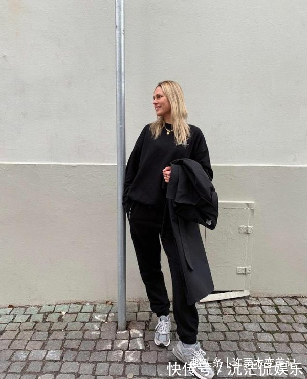 饱和度|过了四十岁的女人,衣柜里这5种颜色衣服别再穿了,显老还掉档次