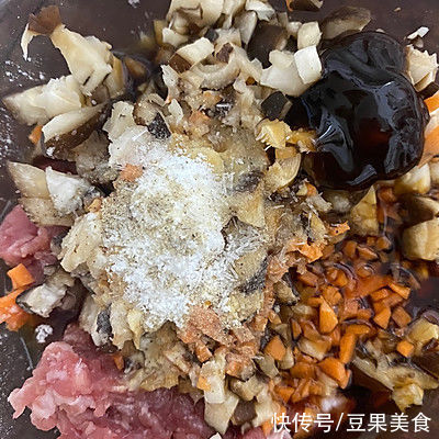 手抓饼|餐桌上的保留项目牛肉千层饼，隔段时间就做一次