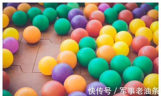 老两口|一个月6000，还不如这两位老人摆地摊！多少人的缩影