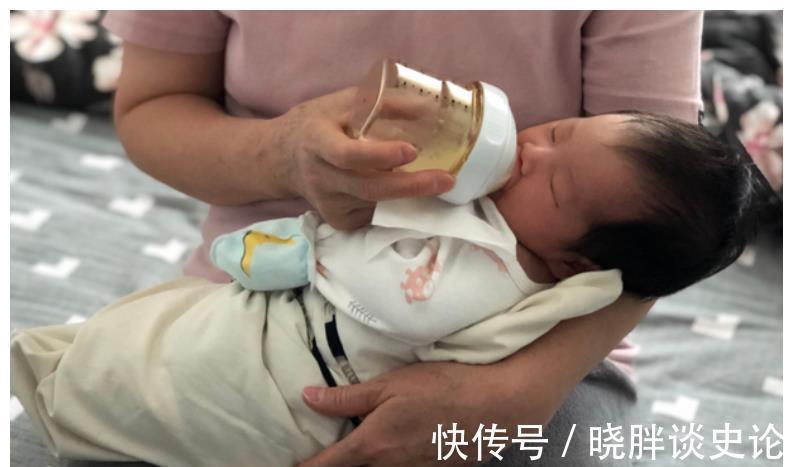 营养|为啥宝宝喝母乳频繁夜醒,喝奶粉却能一觉睡天亮?不止营养问题