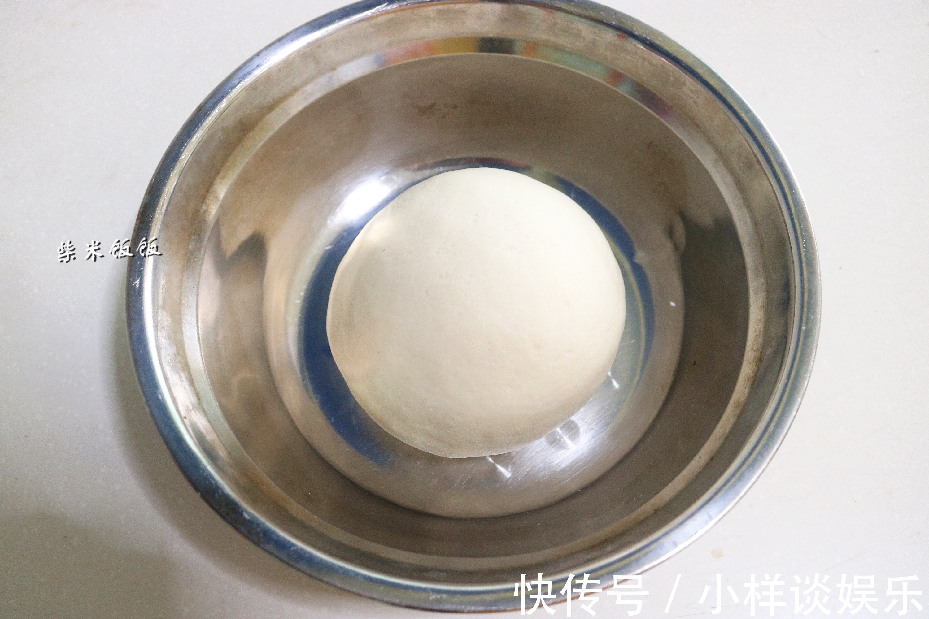 我家吃烧麦从不买,这做法简单,捏一捏10分钟出锅,4个不够吃