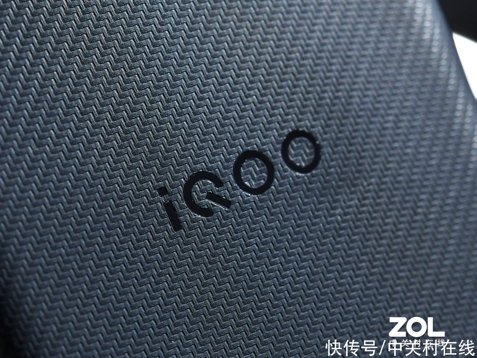oled|高端旗舰该有什么气质？iQOO 8 Pro图赏