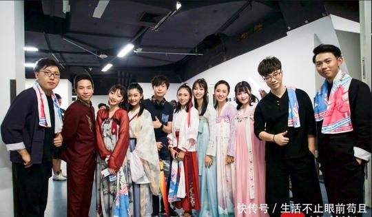 青年|用“被偏见”的二胡演奏神曲 “95后”青年换个方式打开民乐