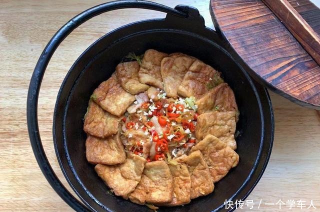 白菜炖豆腐,有人先炒白菜,有人先炒豆腐,都不对!这样做才入味