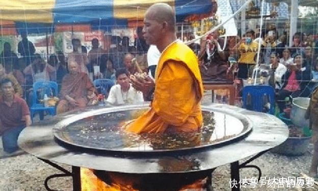 泰国高僧能在“油锅”里打坐得知真相后，中国游客佩服泰国智慧！