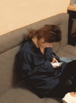 |搞笑GIF：我问女神爱不爱我 结果她发过来一张图