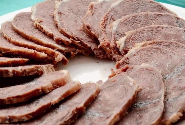 卤牛肉时,最忌讳的两种料,好多人都喜欢放,加了相当于毁牛肉