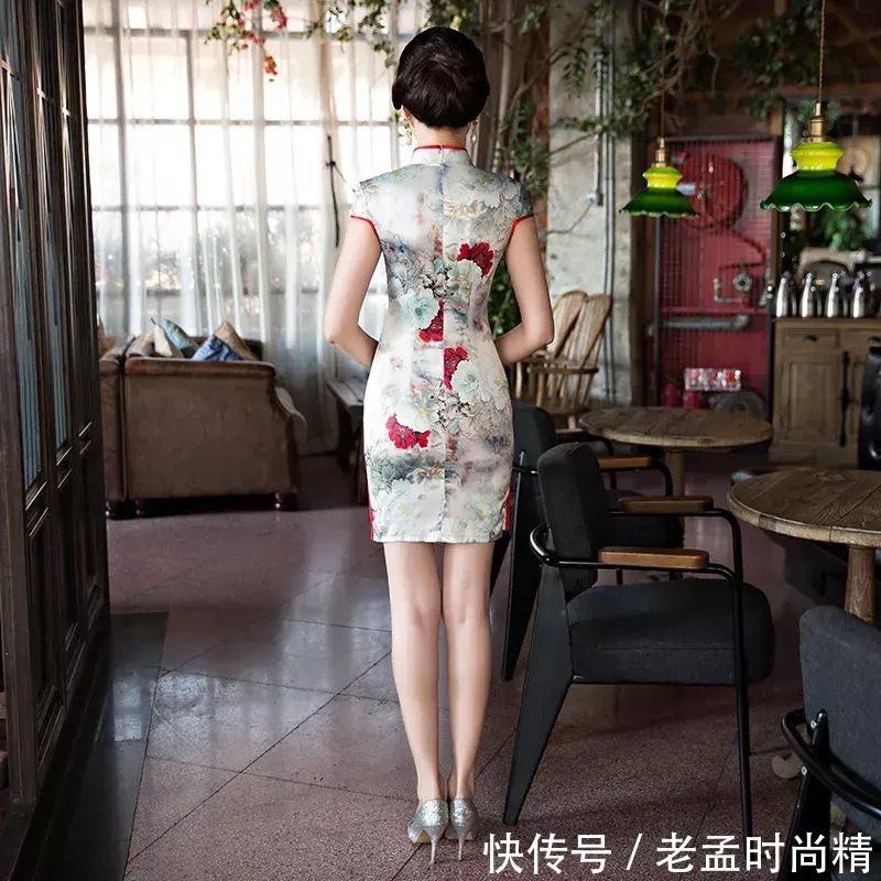 高开衩牡丹旗袍, 立领斜襟尽显东方女人的优雅性感, 美不胜收