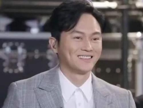 张智霖|张智霖调侃遇到问题找陈小春,想吵架就找林晓峰他们,原因笑翻全场