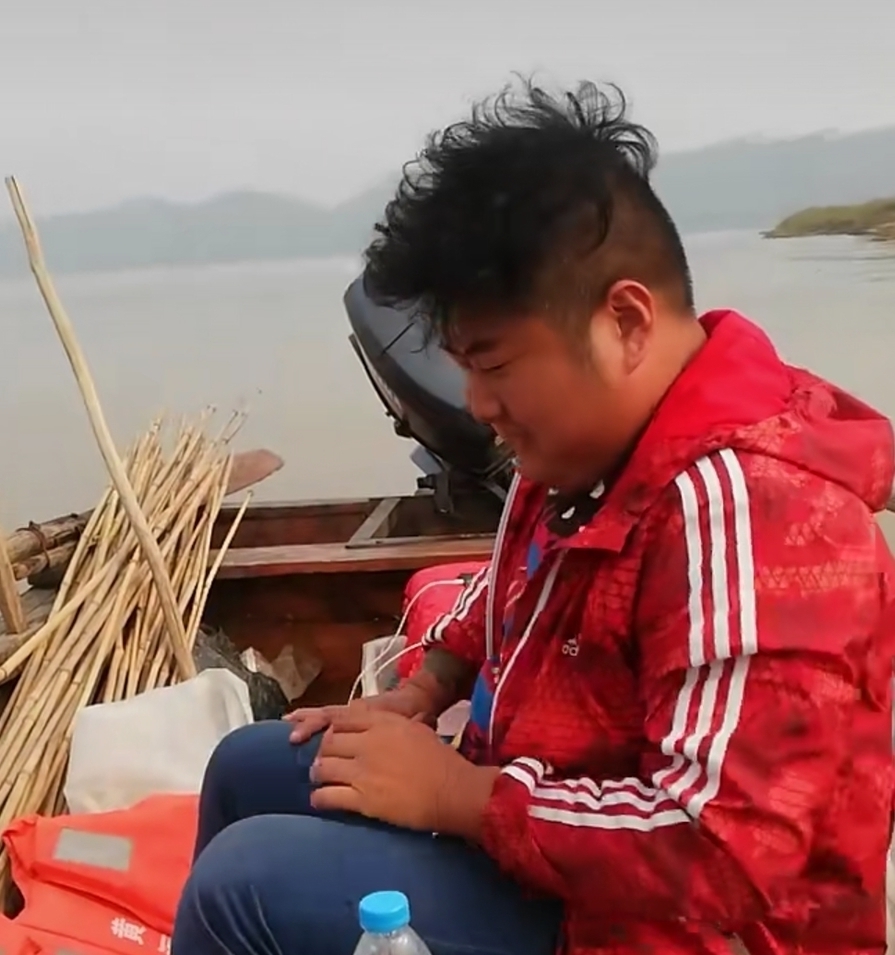 黄河渔人:一串钩长5公里,钓鱼几百斤!超过办公室工作人员收入