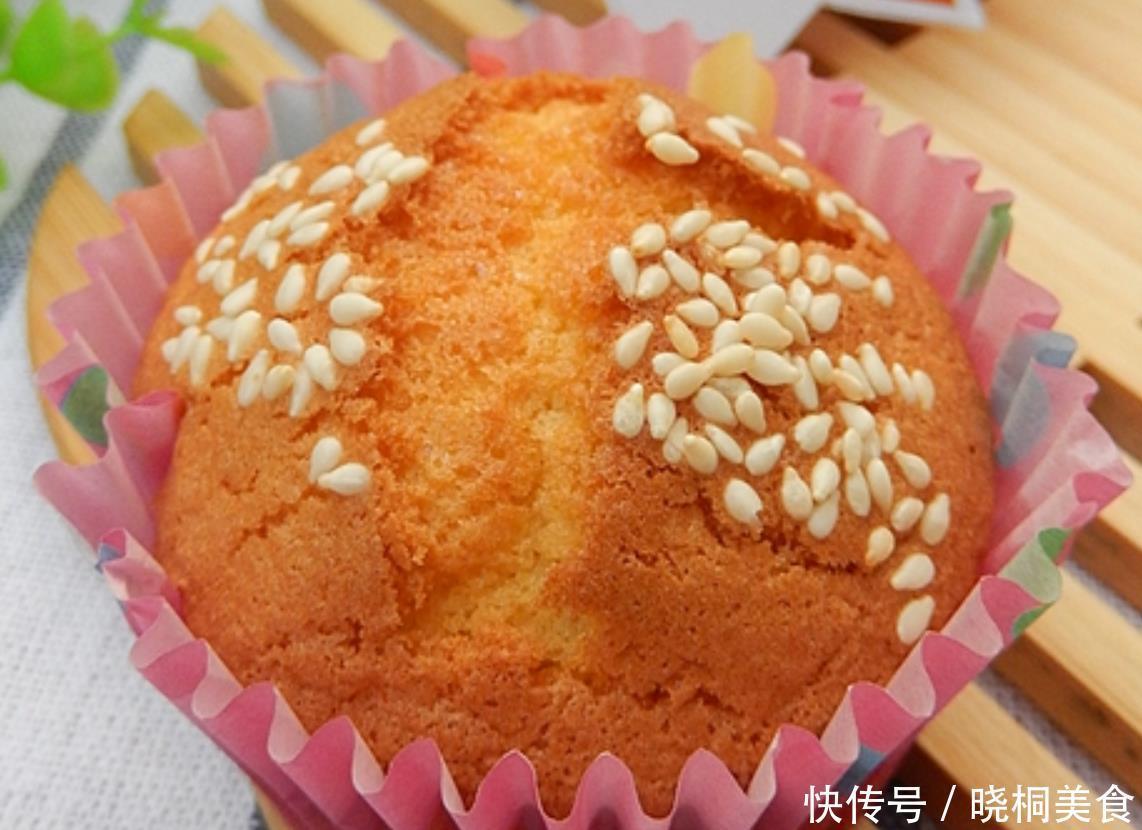 简单3步教你做老式鸡蛋糕,蛋清蛋黄不用分离,做法超简单