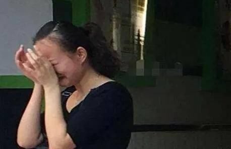 人说|父子双双肠道长满肿瘤,妻子瘫坐在地,医生这玩物真是害人不浅