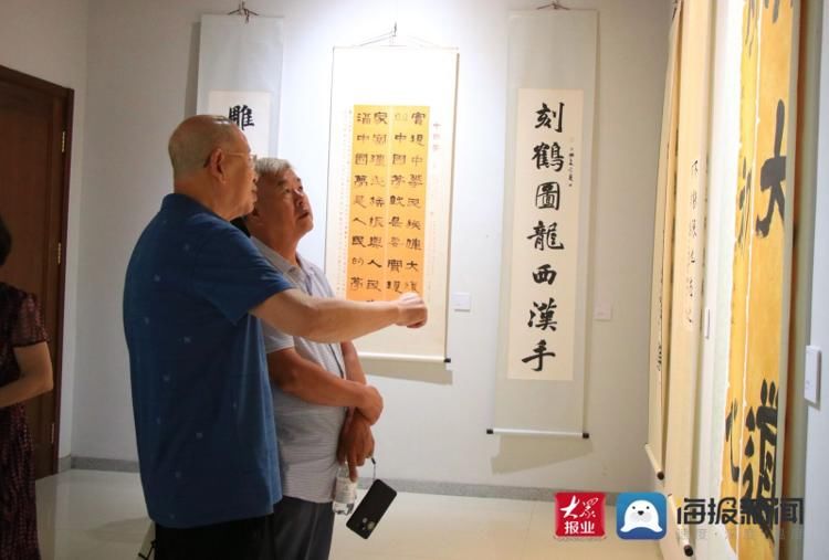新闻记者|丹青歌时代、翰墨颂河山″书画篆刻八人展于青岛金石博物馆开幕