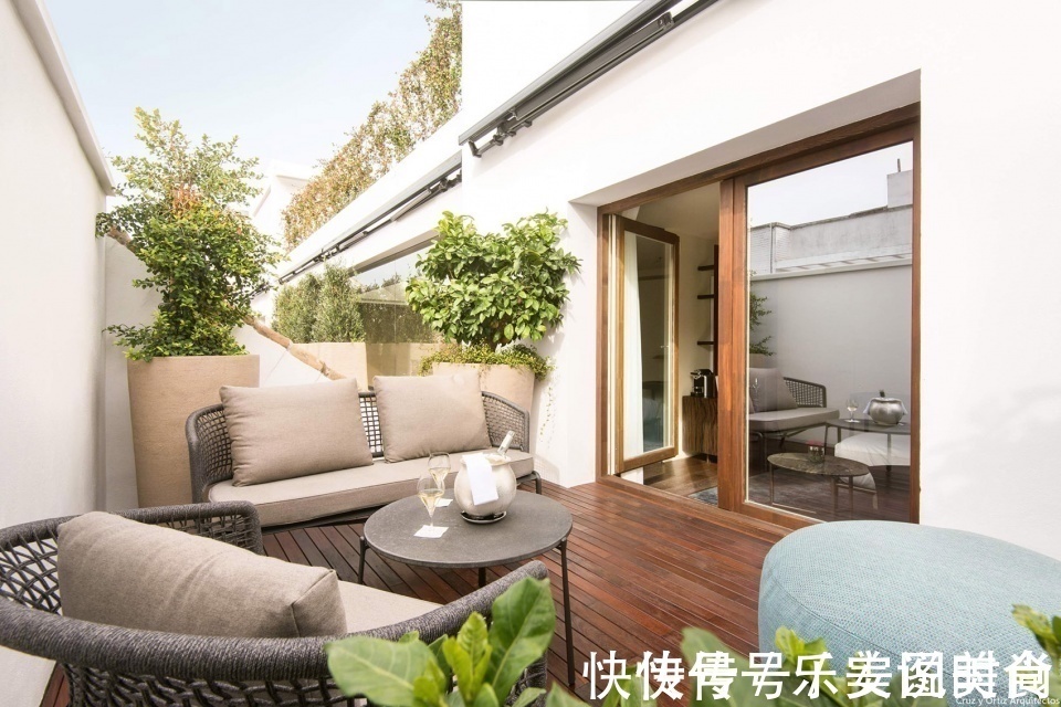 小花园|30㎡上下庭院如何设计?这种精致的治愈系现代风小花园,太好看啦