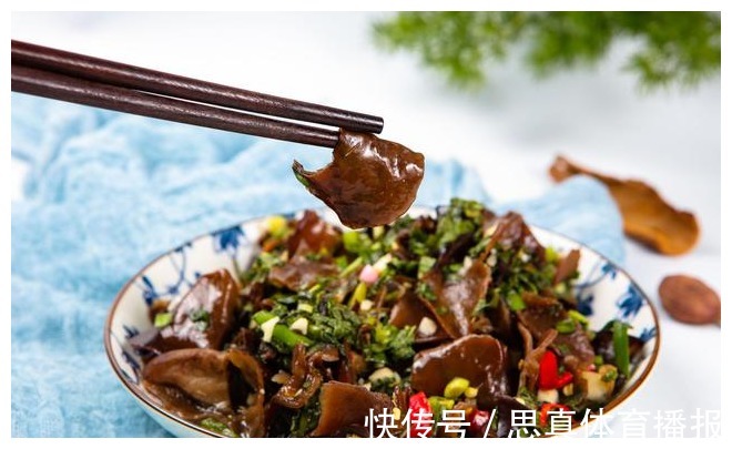 凉拌菜|炒菜时,先放盐还是后放盐?掌握4个小技巧,厨房小白也能做好菜