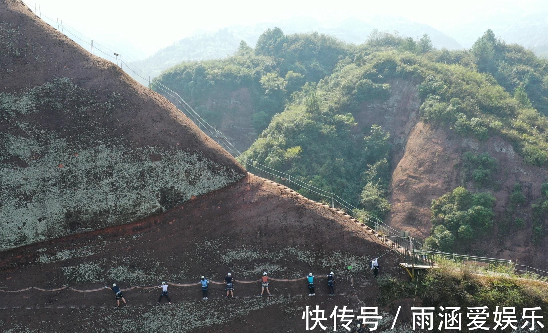 李姝|共赏好风景｜张家界的别样“打开方式”：飞拉达攀岩，一场和山的较量！