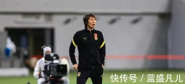 于大宝|3-2绝杀越南追平日本，国足赢球靠运气，李铁赛后说实话球迷怒了！