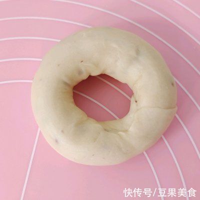 一次发酵，甜甜圈酥皮面包