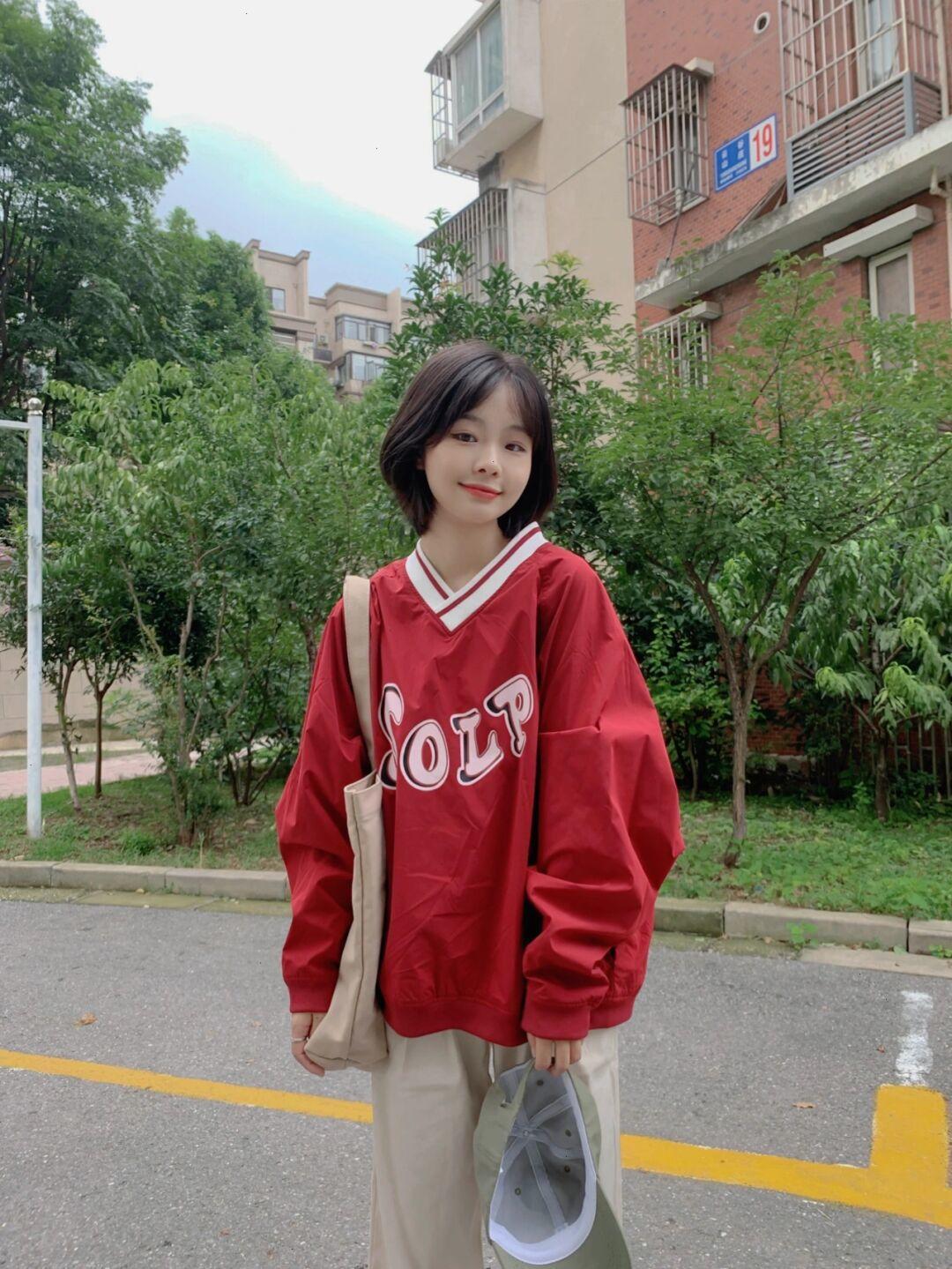 红色字母卫衣+白色休闲裤,韩范十足!|早秋卫衣合集| 韩范