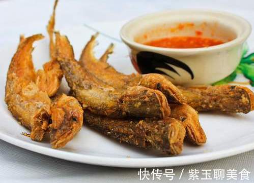 油炸小鱼用淀粉还是面粉分享正确的调面糊方法，酥脆好吃不回软