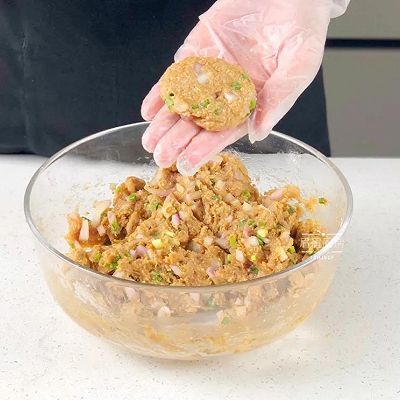 黑全麦粉|麦麸鸡肉饼