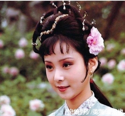 宝玉|晴雯两根葱管一般鲜红指甲,曹雪芹意在告诉读者,她的身份不简单