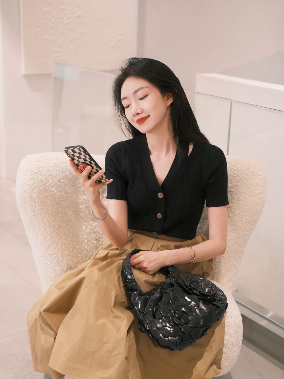 搭配|夏季,如何穿出气质女神范,针织衫搭配半身裙简约高级,清爽干练