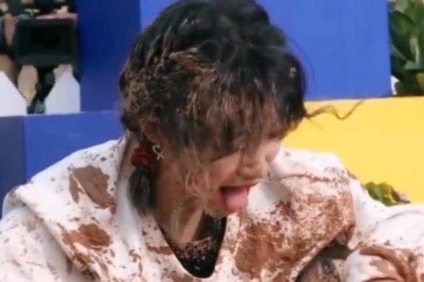 嘉宾 《跑男》泥潭游戏:baby2次被袭击正脸,宋雨琦满嘴都是泥