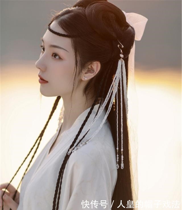 扣闪光爆出万能空间,成了高冷上校的夫人!