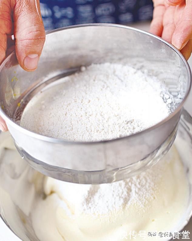 杯子蛋糕看似很容易做，但是要想做得好吃，还得注意这几点