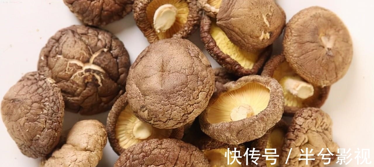 香菇虾仁|香菇总是洗不净,一招轻松搞定,可惜,很多人不知道