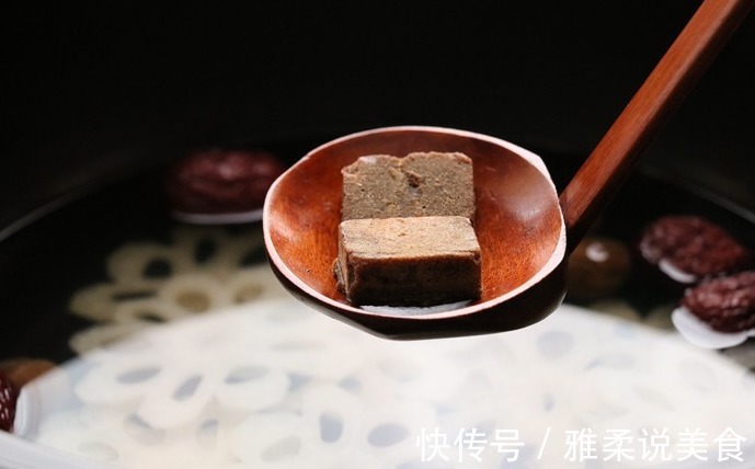 秋天要多吃莲藕，教你简单做法，不炖不凉拌，面如桃花好入秋